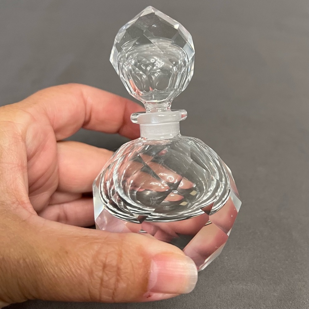 VTG Irice Cut Crystal Perfume Bottle Diamond Pattern2.25x2.25x4”